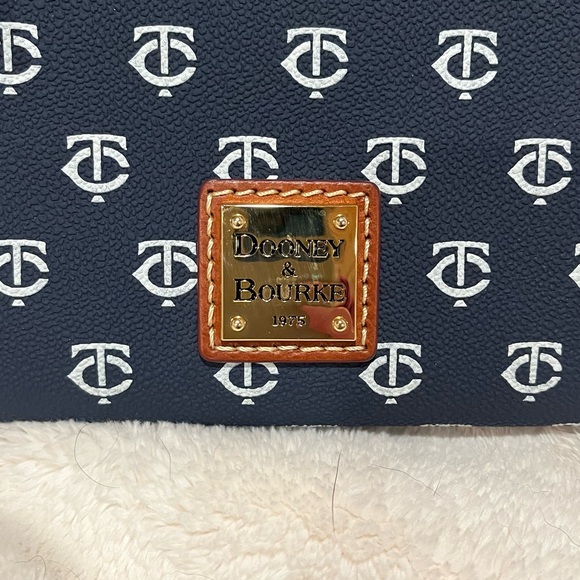 Dooney & Bourke Minnesota Twins cross body - Picture 2 of 4
